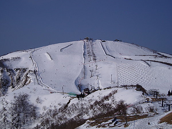 高速ロープウェイで一気に山頂へ