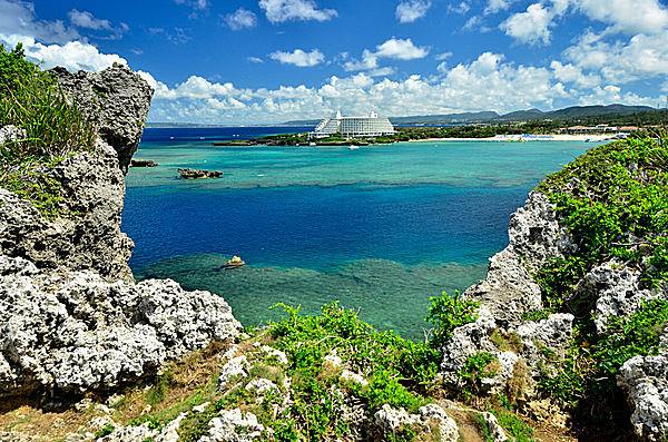 レジャー特集｜沖縄の海開き。ひと足早く今週末の三連休から！