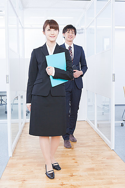 こんなとき、目の前に空き缶が転がっていたら……