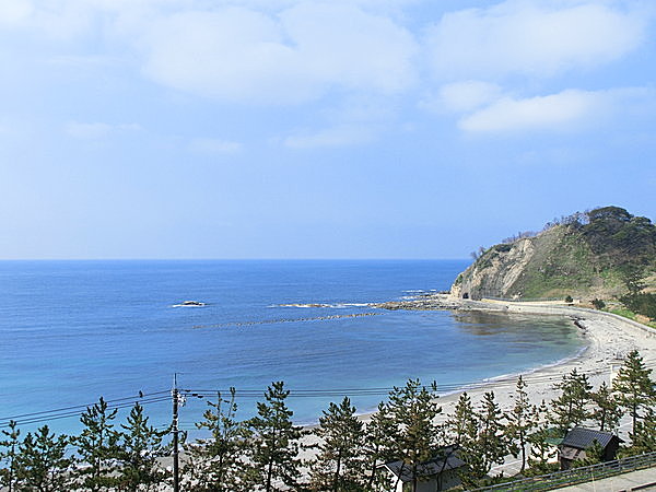 白い砂浜の美しい海岸（袖ヶ浜海水浴場・石川県輪島市）