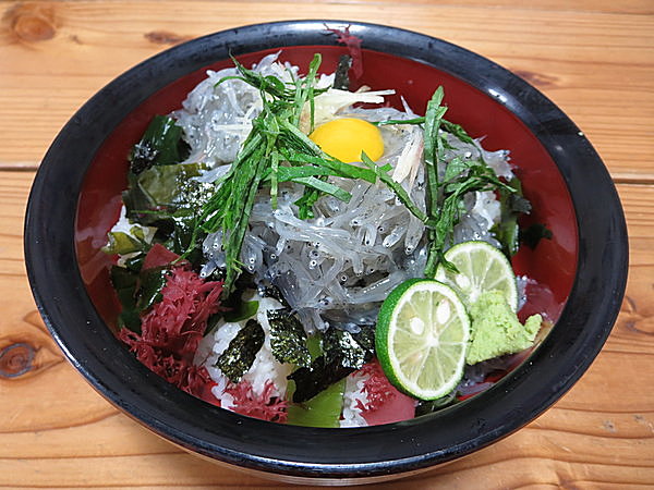 夏の鳴門に行ったら外せない「生シラス丼」※画像はイメージ