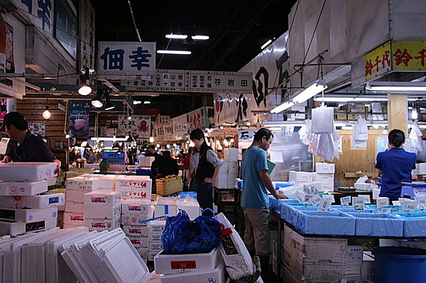 昭和初期から、長年にわたって日本の食を支えてきた築地市場