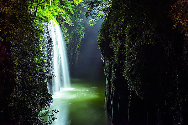 「高千穂峡」の名瀑「真名井の滝」