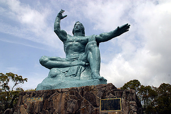 今日８月９日は長崎原爆忌。平和への祈りをこめて