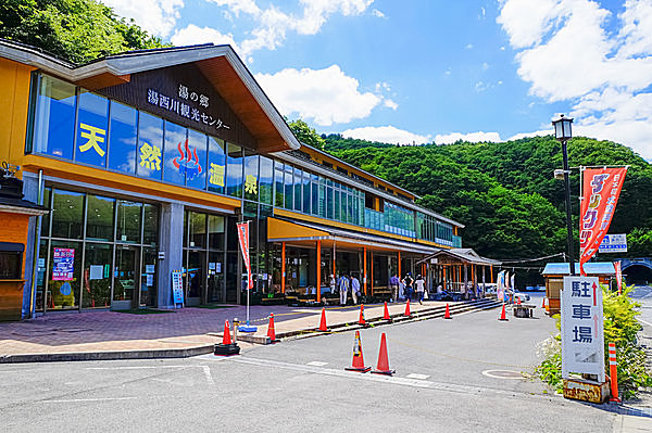 旅の疲れを癒すのに最適。温泉がある「道の駅　湯西川」