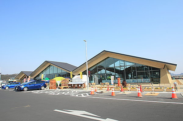 オープンしたばかりの「道の駅　ましこ」の外観