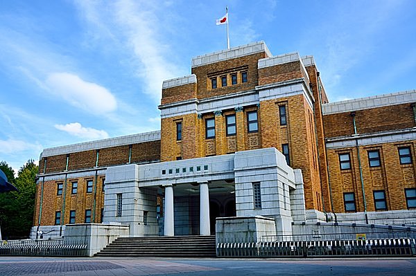 歴史を感じさせる重厚な佇まい……「国立科学博物館」