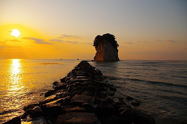 能登のシンボル「見附島」