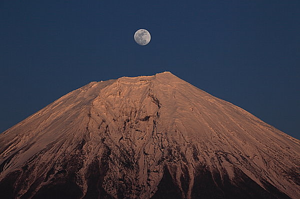 「月」じつは今日11月1日は「十三夜」十五夜からひと月「後の月」ともいわれます