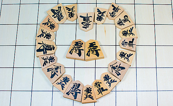 11月17日は将棋の日。相手の駒も使える「持ち駒」は日本独特のルール？