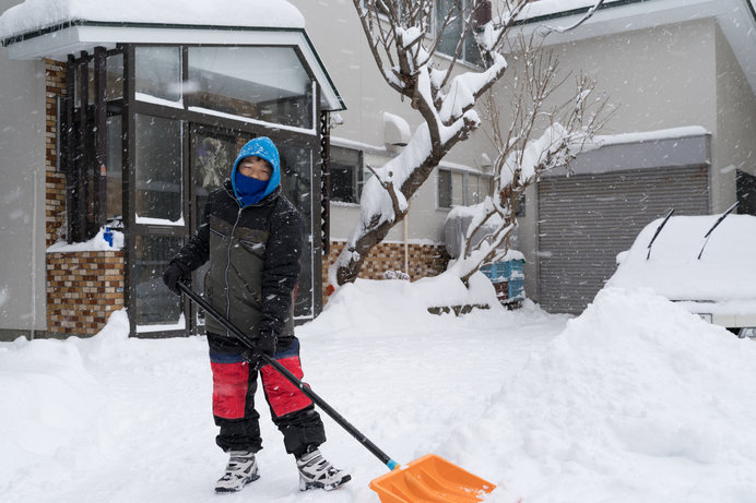 玄関フード って何だ 北海道の玄関を雪や寒さから守るガラスの小部屋 Tenki Jpサプリ 17年12月25日 日本気象協会 Tenki Jp