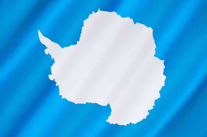 南極の旗。どこの国にも属さないのが南極です