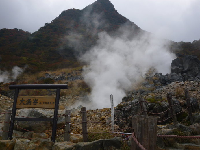 箱根大涌谷の黒たまごを食べると、1個で7年寿命が延びる！？