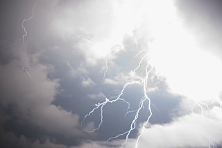 下町は雨になりけり春の雷―俳句歳時記を楽しむ