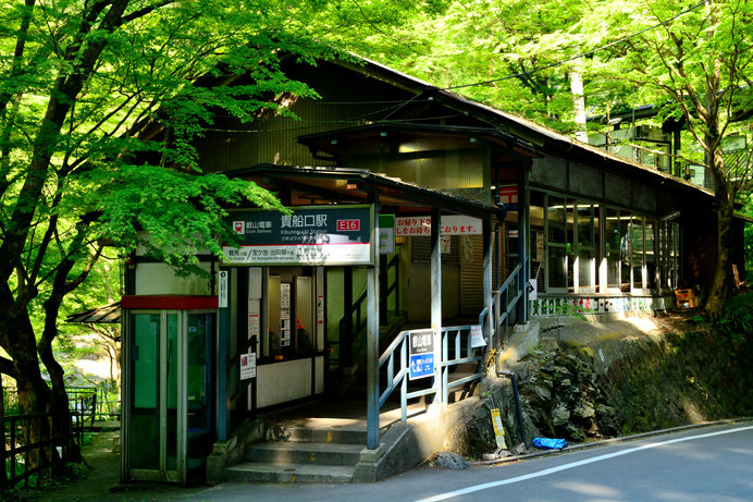 比較的気温が低く、涼しげな情緒を楽しめる貴船の玄関口・貴船口駅