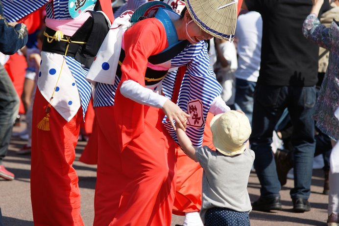 ♪踊る阿呆に見る阿呆、同じ阿呆なら踊らな損々　※画像はイメージ