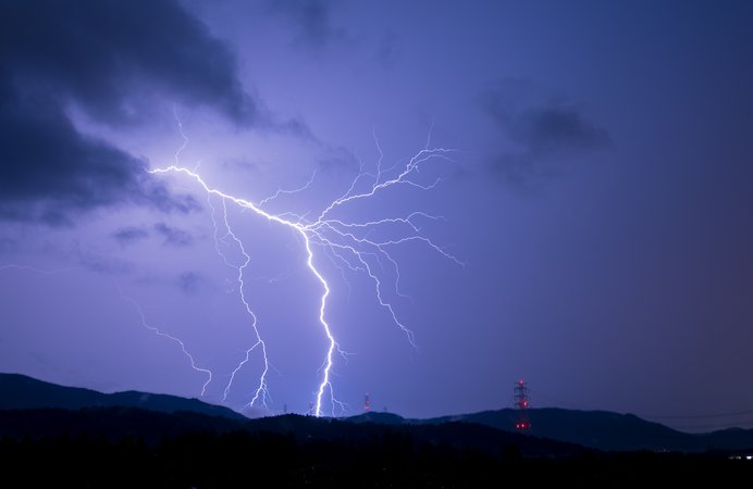 山では、夏の間ほぼ毎日雷に注意！