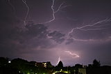 「知って得する季語」雷は雷でも、秋の雷「稲妻」って何だ？