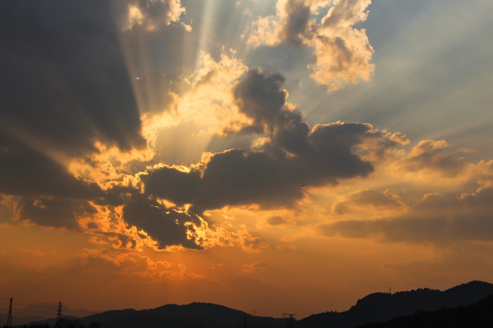 天地始粛。朝夕がどかとよろしき残暑かな