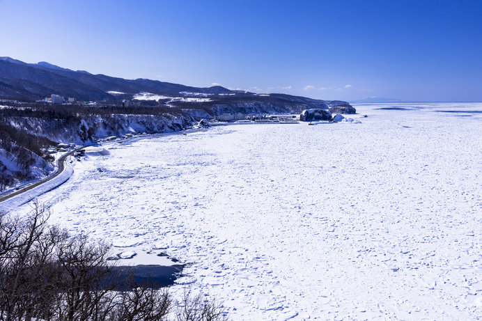 流氷船に乗る。流氷の上を歩く。流氷列車に乗る。