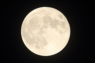 2月19日宵から20日夜中に、今年最大の満月・スーパームーンが出現！