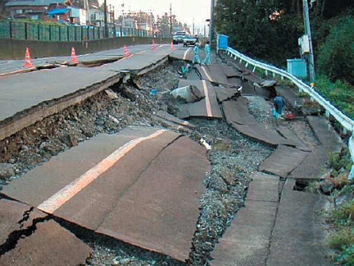 地震による被害のようす（出典：新潟地方気象台ホームページ）