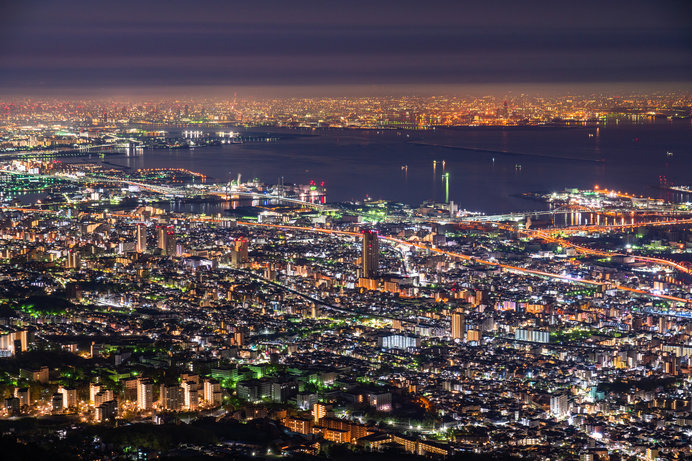 兵庫県・摩耶山の夜景は、長崎県・稲佐山、北海道・函館山と並ぶ日本三大夜景の一つ