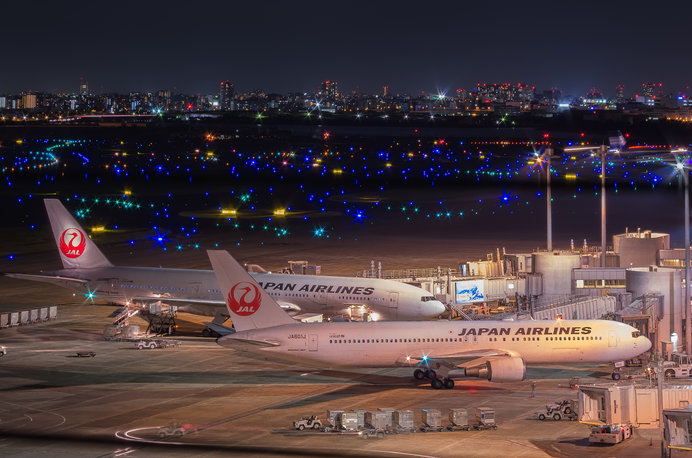 夜の「羽田空港」