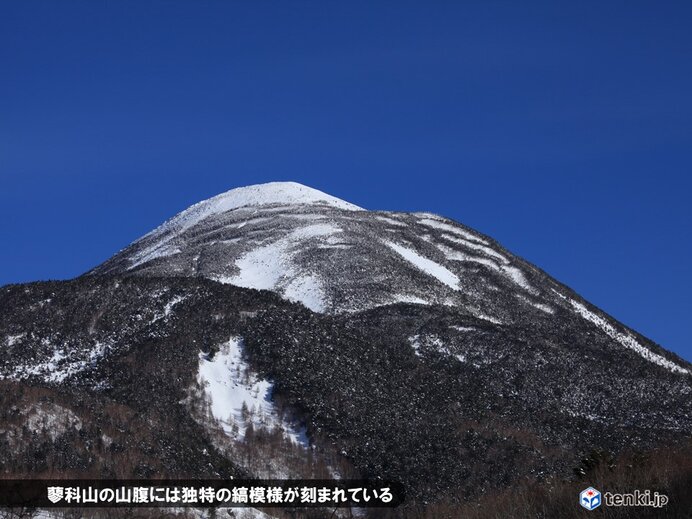 北八ヶ岳の不思議な縞模様