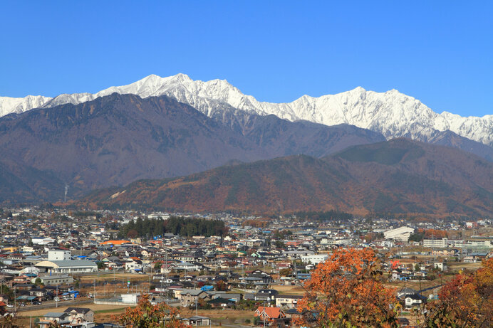 晩秋、冠雪した山々