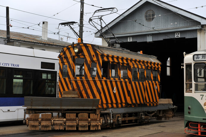 レトロな車両でがんばります!!