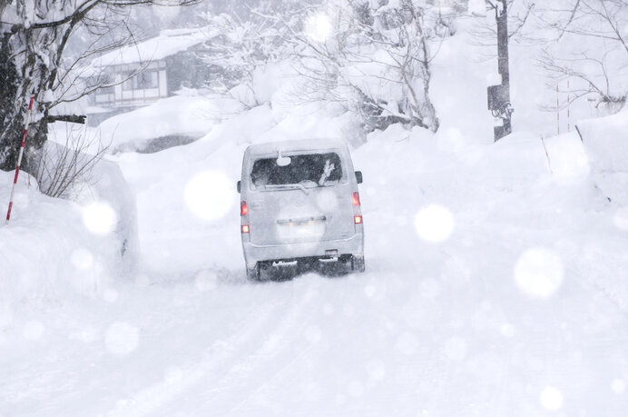 雪道での運転のコツー1 滑る路面はふんわりアクセル ふんわりブレーキで Tenki Jpサプリ 21年01月10日 日本気象協会 Tenki Jp