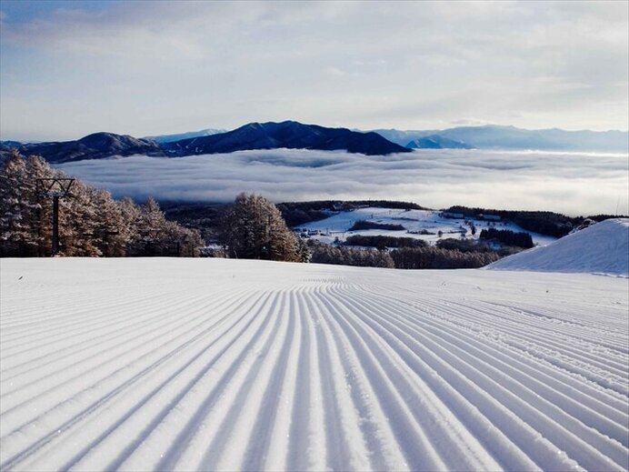 眺望抜群のゲレンデ！家族で天然雪を満喫できる／黒姫高原スノーパーク