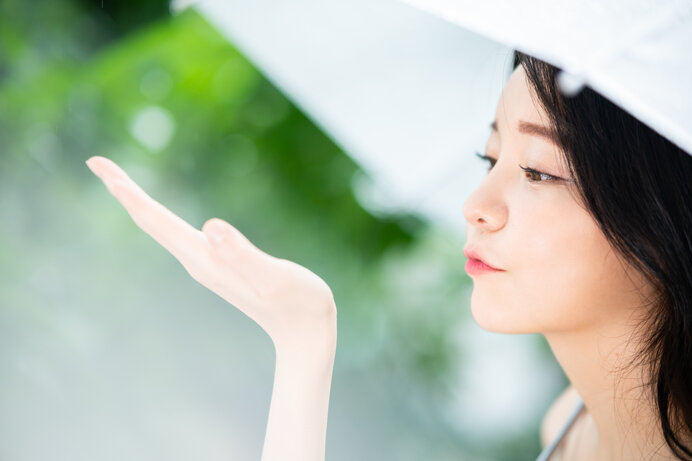 急な雨に備えて持ち歩きたいおすすめのレインアイテムを厳選紹介