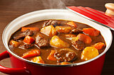 定番の味に飽きた方必見！キャンプ場でも気軽に作れる個性派カレーレシピ3選