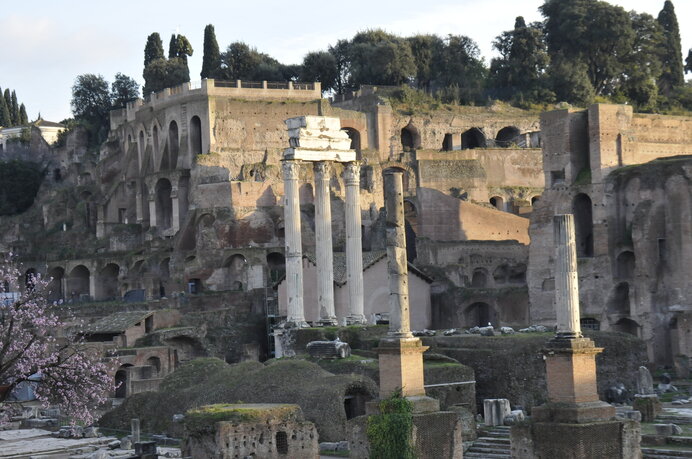 イタリア、フォロ・ロマーノにあるカストルとポルックス神殿