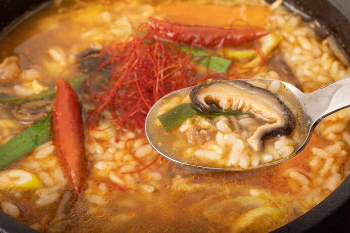 お肉と野菜の旨味が溶けだしたスープが体中に染み渡る、満足感抜群の一品。