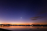 月のように満ち欠けする金星。1月下旬から「明けの明星」として、夜明け前の空で輝きます