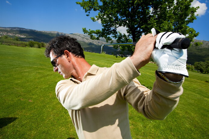ゴルフ手袋をつける理由や自分にあったサイズ・素材の選び方