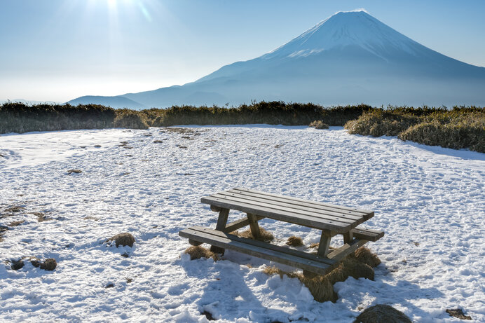 山頂からは美しい富士山を拝めます