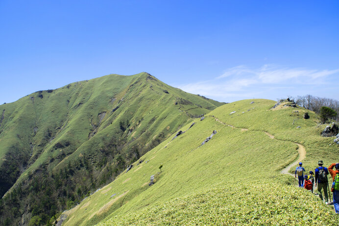 標高は高いもののリフトもあるので家族での登山におすすめ