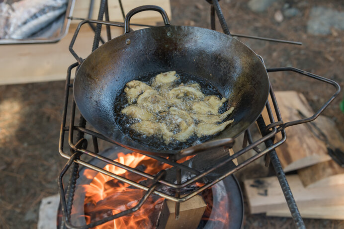 焚火と相性ぴったり 中華鍋を使ったおすすめのキャンプ飯レシピ3選 季節 暮らしの話題 22年05月04日 日本気象協会 Tenki Jp