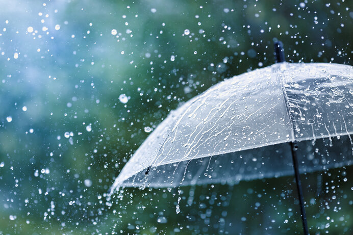 大雨の日の服装選び 通勤時あると便利な持ち物とは 季節 暮らしの話題 22年09月18日 日本気象協会 Tenki Jp