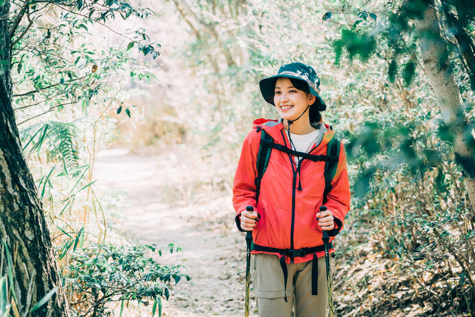 夏山のように汗をかきすぎず快適に歩けるのも低山登山の魅力