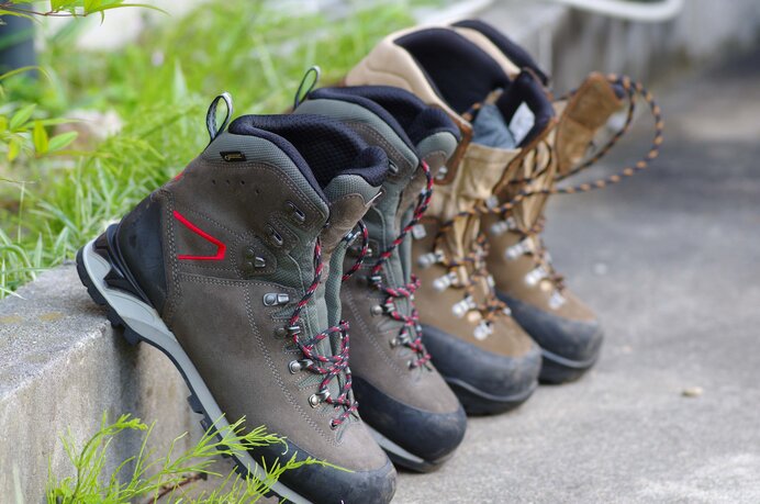 まずは登山靴の汚れをしっかり落とそう
