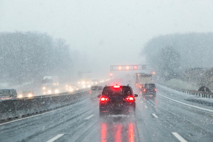 悪天候時に高速道路を利用する場合は要注意！