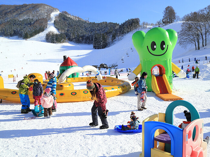 ふわふわ遊具充実のキッズパーク ＠野沢温泉スキー場