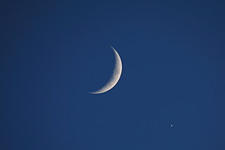 惑星と月の共演が美しい時。日没後のひと時、澄みわたる夜空を眺めてみましょう