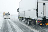 雪の日に高速道路を走行するときの注意点を詳しく解説