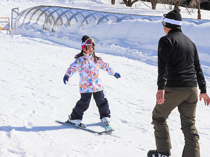 デビューの聖地「湯沢中里スノーリゾート」で初スキー＆雪遊び